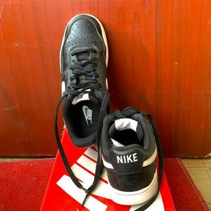NIKE WOMEN BLACK COURT VISION Sneakers
